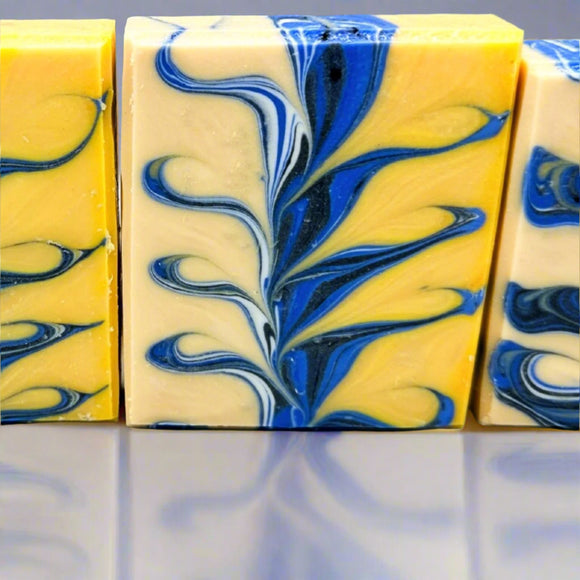 Swirl in the Middle Soap Bar